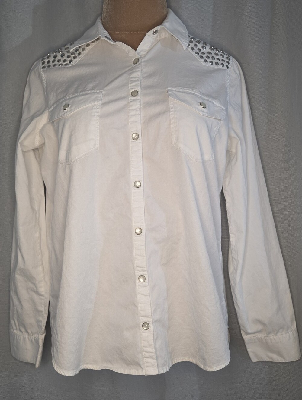 Democracy White Button-Down Shirt with Studded Shoulders Women's Size Medium